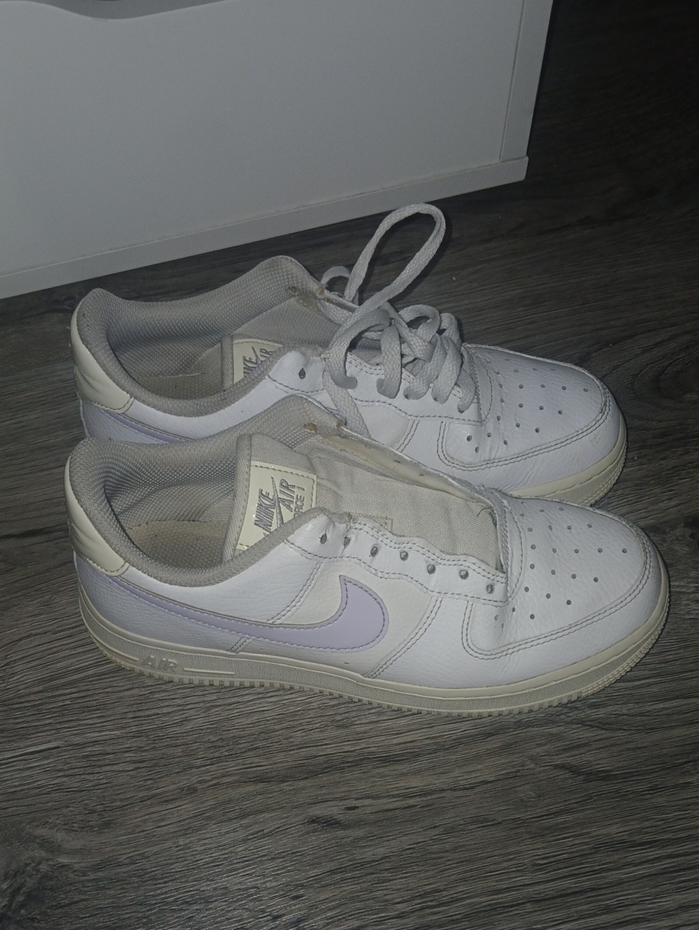 Womens Nike Low-Top Sneakers in White with Light Purple Swoosh